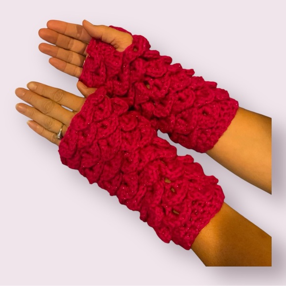 Crochet Dragon Scale Fingerless Mittens - Red Heart Metallics Fuchsia - Picture 2 of 16